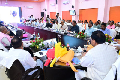 वन मंत्री संगोष्ठी एवं वृक्षारोपण में शामिल हुए  वन मंत्री ने जल संकट से निपटने के लिए दिए अहम बातें बतायी
