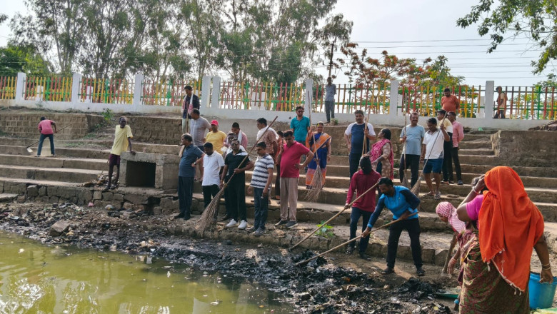 महापौर मधुसूदन यादव मोती तालाब एवं बल्देवबाग में पैदल भ्रमण कर वार्डवासियों से हुये रूबरू