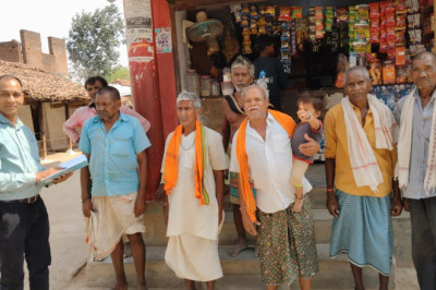विद्यार्थियों की शत-प्रतिशत उपस्थिति हेतु गाँव के पालकों से संपर्क अभियान