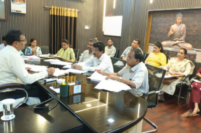 आयुक्त ने ली तकनीकि अधिकारियो की बैठक अपने अपने वार्ड में अतिक्रमण व अवैध प्लाटिंग की जॉच करने, निर्माण कार्य के अलावा बिजली, पानी की स्थिति देखने के दिये निर्देश