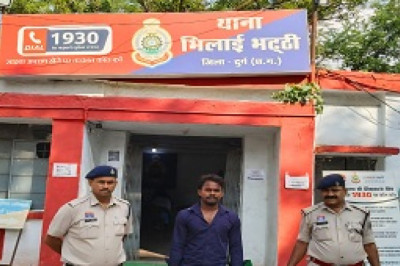 हत्या के प्रयास के आरोपी लव कुमार उर्फ लल्लू गिरफ्तार पुरानी रंजिश की बात को लेकर प्रार्थी पर चाकू व डंडे से प्राणघातक हमला कर गंभीर रूप से घायल किया गया था