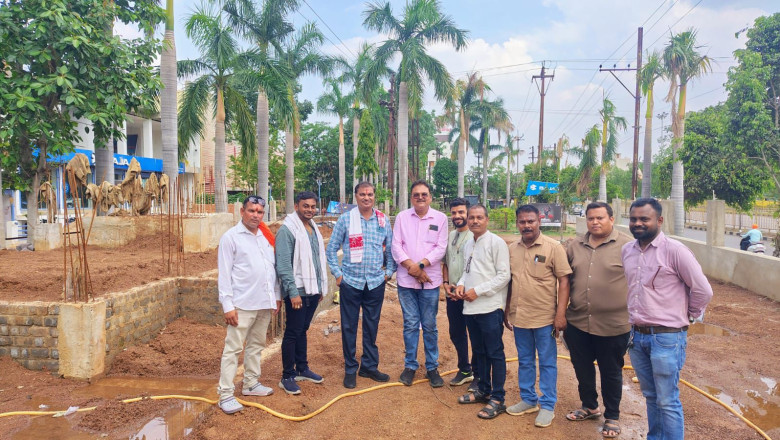 महापौर मधुसूदन यादव वार्डो में साफ सफाई एवं निर्माण कार्य का किया निरीक्षण