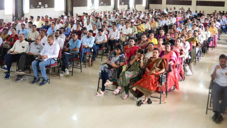 शिक्षा की गुणवत्ता को बढ़ाने के लिए अपना सर्वश्रेष्ठ दें शिक्षक : कलेक्टर