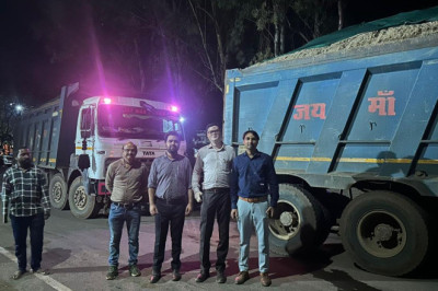 कलेक्टर के निर्देशानुसार जिले में अवैध रेत परिवहन एवं उत्खनन पर राजस्व एवं खनिज विभाग द्वारा की जा रही संयुक्त कार्रवाई