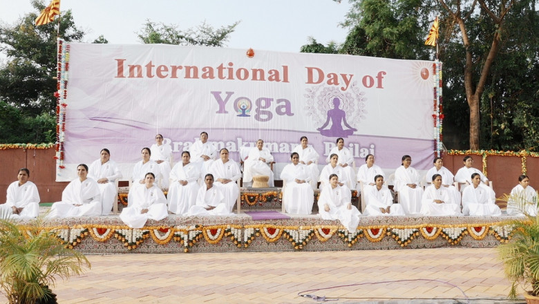 प्रात: भोर से ब्रह्मा वत्सों ने विभिन्न योगासन कर दिया तन मन से स्वस्थ रहने का संदेश..