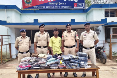 कपड़ा दुकान से चोरी करने वाला आरोपी को चंद घण्टे में गिरफ्तार किया गया, 55000/- रुपए के कपड़ों की चोरी का मामला...