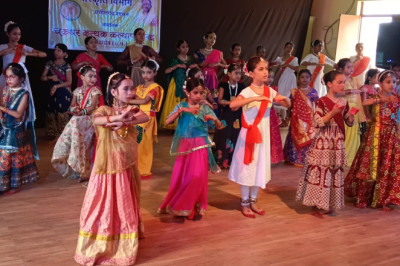कल्याण संगीत समारोह एवं नि:शुल्क कला शिविर में मन मोहक प्रस्तुति। चक्रधर कत्थक कल्याण केन्द्र संगीत महाविद्यालय का प्रतिष्ठित आयोजन।...