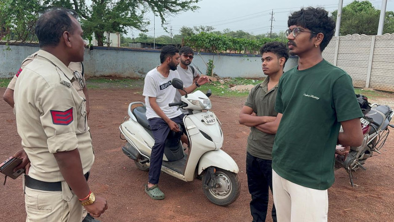 सार्वजनिक स्थान पर अड्डेबाजी करने वालो एवं शराब सेवन करने वालो के खिलाफ आबकारी अधिनियम के तहत कार्यवाही...