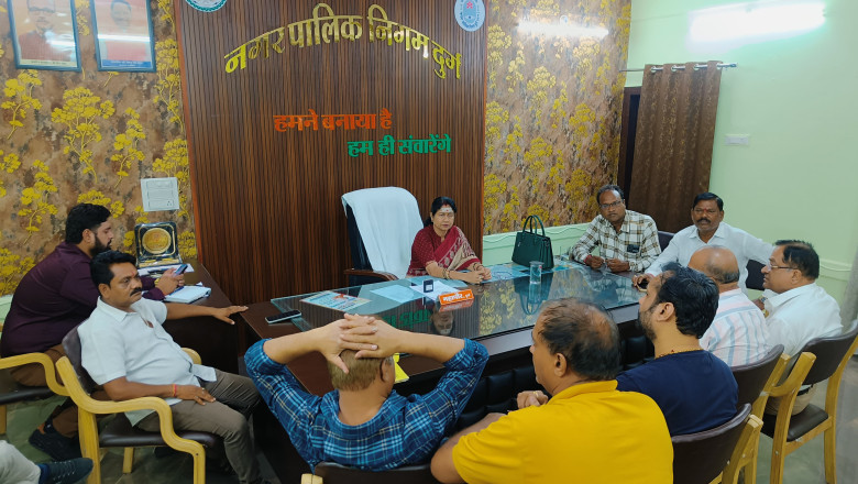 शहर में होर्डिंग और पोस्टर की लगातार चोरी की घटनाओं पर रोक लगाने,महापौर ने सख्त कार्रवाई करने के दिए निर्देश...