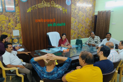 शहर में होर्डिंग और पोस्टर की लगातार चोरी की घटनाओं पर रोक लगाने,महापौर ने सख्त कार्रवाई करने के दिए निर्देश...