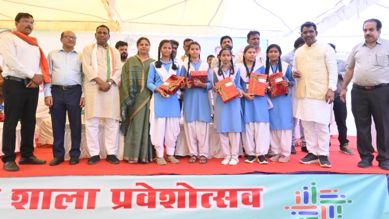 बच्चों के सर्वांगिण विकास की पहली सीढ़ी शिक्षा- सांसद  रुपकुमारी चौधरी...