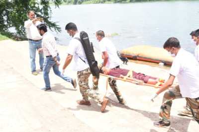 शिवनाथ नदी में बाढ़ बचाव के लिए मॉकड्रिल का आयोजन, कलेक्टर ने तैयारियों की सराहना की