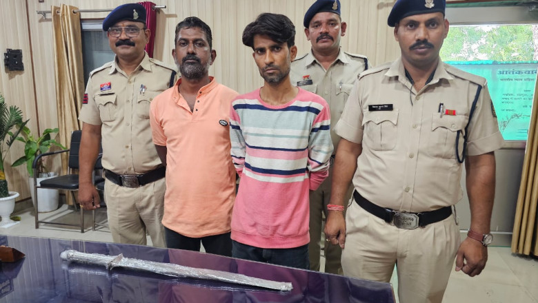 थाना छावनी अन्तर्गत नंदनी रोड अंग्रेजी शराब भट्ठी के सामने धारदार तलवार लेकर लोगो को गंदी गंदी गालियां देते हुए डराने वाला का खुलासा....
