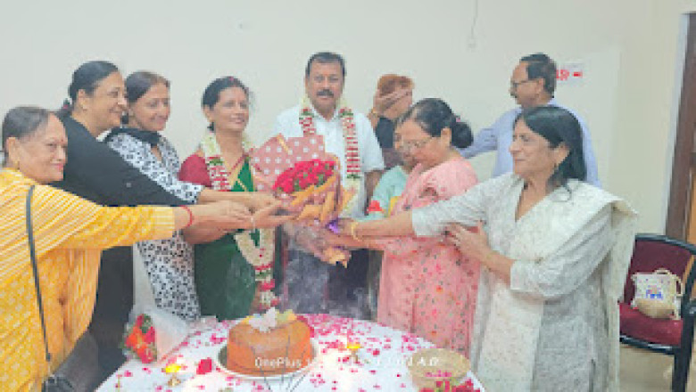 सांसद विजय बघेल और श्रीमती रजनी बघेल को विवाह के वर्षगांठ पर दी गई शुभकामनाएं...