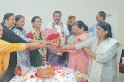 सांसद विजय बघेल और श्रीमती रजनी बघेल को विवाह के वर्षगांठ पर दी गई शुभकामनाएं...