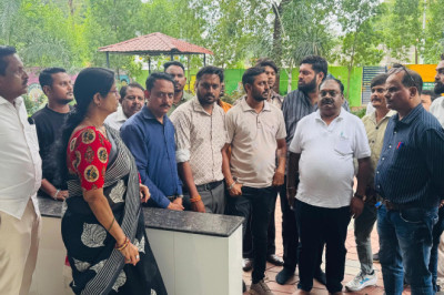 सहायक राजस्व अधिकारी से कक्ष में अभद्रता करने वाले युवक अंकुश जैन ने सार्वजनिक रूप से मांगी माफी