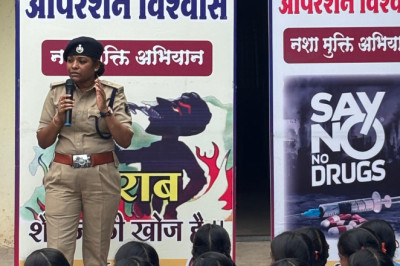 नशे के खिलाफ चलाए जा रहे अभियान ऑपरेशन विश्वास के तहत् दुर्ग पुलिस पहुंची बघेरा स्कूल....