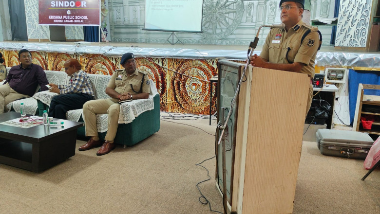 वरिष्ठ पुलिस अधीक्षक दुर्ग जिले के स्कूल प्रबंधकों  की सुरक्षित विद्यालय सुरक्षित समाज विषय पर ली गई बैठक....