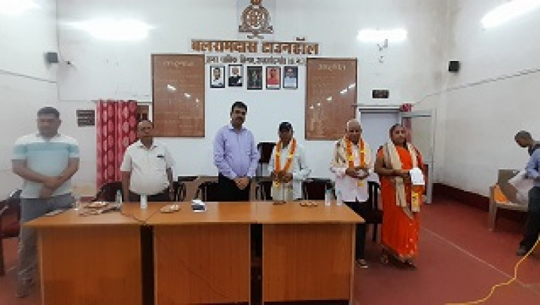 निगम के 3 कर्मचारी सेवानिवृत्त, सहायक राजस्व अधिकारी, लाईनमेन एवं मजदूर पद से सेवानिवृत्त कर्मचारियो को आयुक्त की उपस्थिति में दी गई भावपूर्वक बिदाई...