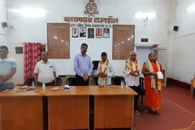 निगम के 3 कर्मचारी सेवानिवृत्त, सहायक राजस्व अधिकारी, लाईनमेन एवं मजदूर पद से सेवानिवृत्त कर्मचारियो को आयुक्त की उपस्थिति में दी गई भावपूर्वक बिदाई...
