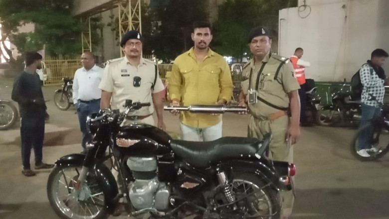 विगत छः माह में यातायात पुलिस दुर्ग द्वारा 38,492  यातायात नियमों का पालन ना करने वाले वाहन चालको पर कार्यवाही कर 1 करोड 79 लाख 11 हजार रूपये समन शुल्क वसूल किया गया....