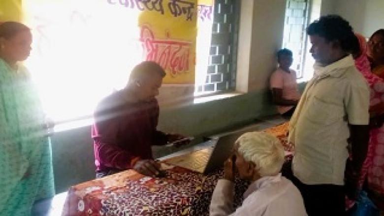 गुरूर विकासखण्ड के ग्राम डोकला में आयोजित शिविर में हितग्राहियों को विभिन्न योजनाओं से किया गया लाभान्वित...