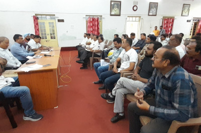 बैठक में बाजार क्षेत्र में प्रातः 11 बजे से वन वे करने, समान दुकान के अंदर रखने और फ्लाई ओव्हर के नीचे ठेला खोमचा व्यस्थित लगाने तथा पार्किंग व्यवस्था करने संबंधी हुई चर्चा...
