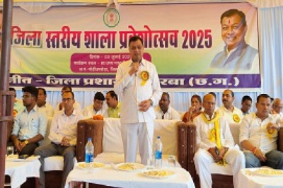 नव प्रवेशी विद्यार्थियों का किया गया अभिनंदन और दी गई पाठ्य सामग्री...