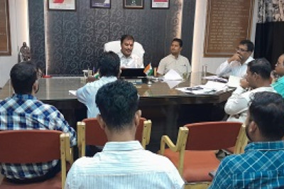 महापौर ने ली तकनीकि अधिकारियों की बैठक...