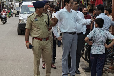 शहर में सुगम यातायात व्यवस्था एवं उचित बाजार व्यस्थापन हेतु प्रशासनिक एवं पुलिस विभाग का संयुक्त निरीक्षण....
