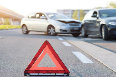 MP में दर्दनाक सड़क हादसा: अयोध्या से लौट रही कार पेड़ से टकराई, 3 मृत, 4 घायल...