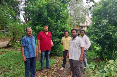 प्रभारी महापौर नरेंद्र बंजारेहरना बांधा मुक्तिधाम में साफ-सफाई की स्थिति का जायजा लिया और बेहतर साफ-सफाई निर्देश दिए...