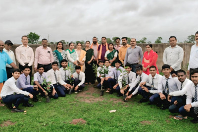 शासकीय उच्चतर माध्यमिक विद्यालय मचांदूर में ‘एक पेड़ माँ के नाम‘ अभियान के तहत रोपे गए 200 पौधे,प्रवीण यदु अध्यक्ष भारतीय जनता युवा मोर्चा उतई मंडल हुए शामिल...