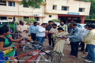 मेयर ने घर-घर कचरा संग्रह के लिए 120 नए कचरा रिक्शा का पूजा अर्चना कर किया शुभारंभ...