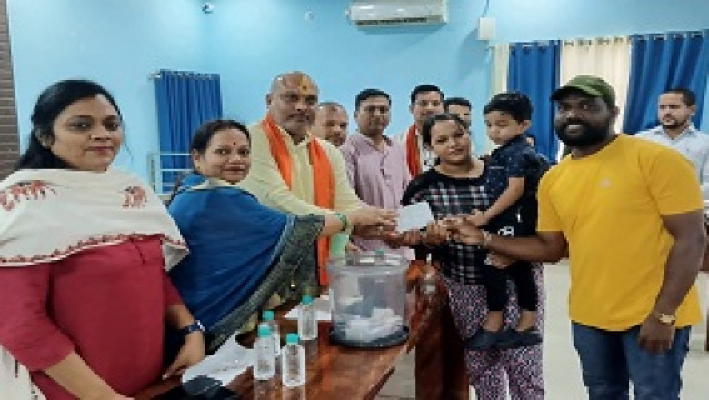 33 को मिला अपना घर, किसी ने पिता तो किसी ने बेटे के हाथों निकाली लाॅटरी...