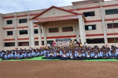 नशे के खिलाफ चलाए जा रहे अभियान ऑपरेशन विश्वास के तहत् दुर्ग पुलिस पहुंची सुपेला स्थित फरीद नगर केआत्मानंद स्कूल