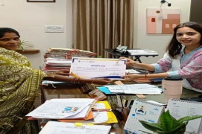 सीईओ जिला पंचायत ने लखपति दीदी श्रीमती रमोतिन ठाकुर को प्रशस्ति पत्र देकर किया सम्मानित...