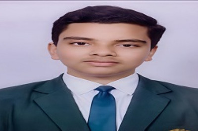 पुनर्मूल्यांकन के बाद अक्षत बने 10 वीं के टॉपर...