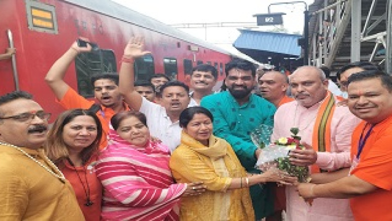 ग्रामीण विधायक ललित चन्द्राकर, महापौर श्रीमती अलका बाघमार एवं सभापति श्याम शर्मा ने हरी झंडी दिखाकर जत्थे को किया रवाना...