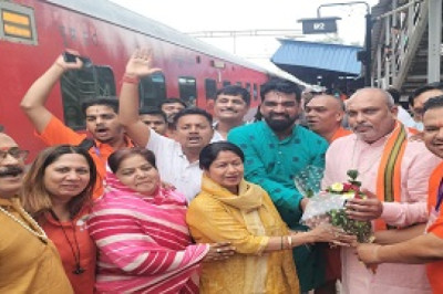 ग्रामीण विधायक ललित चन्द्राकर, महापौर श्रीमती अलका बाघमार एवं सभापति श्याम शर्मा ने हरी झंडी दिखाकर जत्थे को किया रवाना...