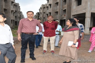 कमिश्नर और कलेक्टर ने किया प्रधानमंत्री आवास योजना का निरीक्षण, निर्माण कार्यों में तेजी लाने के निर्देश...