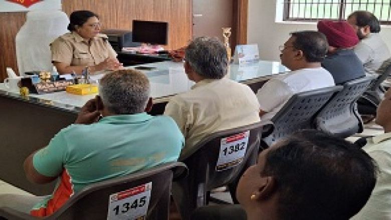 यातायात पुलिस दुर्ग द्वारा ऑटो पार्ट्स, कार एसेसिरिज, व्यापारियों की मीटिंग लेकर अमानक पार्ट्स विक्रय न करने हेतु दी गई समझाईस...