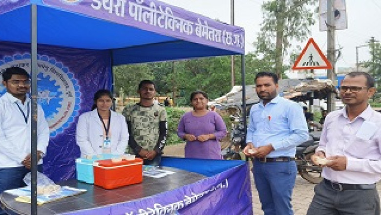 शासकीय डेयरी पॉलीटेक्नीक के विद्यार्थियों द्वारा बनाए गए मिल्क प्रोडक्टस को ग्राहकों का भारी प्रतिसात...