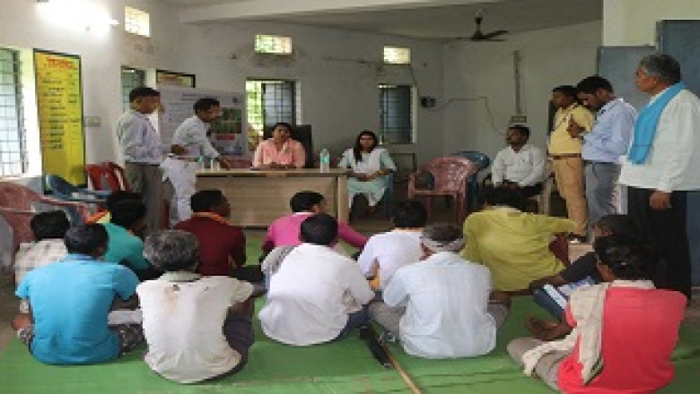 कृषक जागरूकता शिविर में विभागीय योजनाओं के साथ फसल बीमा संबंधी दी गई जानकारी...