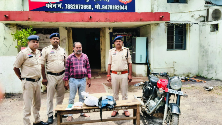 आरोपी के कब्जे से मादक पदार्थ गांजा तथा मोटरसाइकिल किया गया जप्त....