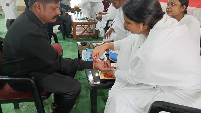 ब्रह्माकुमारी बहनों ने देश की सुरक्षा में समर्पित बी एस एफ जवानों को परमात्म स्नेह का रक्षा सूत्र बांध, कराया राजयोग मेडिटेशन...