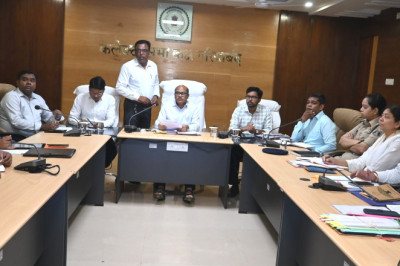 कलेक्टर ने समय-सीमा की बैठक लेकर अधिकारियों को दिये निर्देश