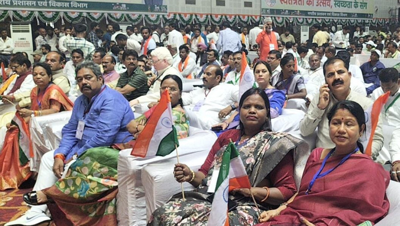 बिलासपुर में ‘स्वच्छता संगम-2025’ का भव्य आयोजन, CM साय ने किया स्वच्छता दीदियों का सम्मान दुर्ग महापौर अलका बाघमार,आयुक्त सुमित अग्रवाल भी रहे शामिल...