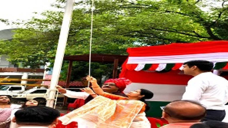 महापौर, सभापति और आयुक्त ने ध्वजारोहण कर शुभकामनाएं दी,उत्कृष्ट कार्य करने वाले निगम कर्मचारियों का हुआ सम्मान...