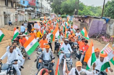 तेजस्वी युवा शिविर पश्चात निकली देशभक्ति तिरंगा यात्रा  हाथो में तिरंगा लिए युवा सेवा संघ ने निकाली देशभक्ति यात्रा...